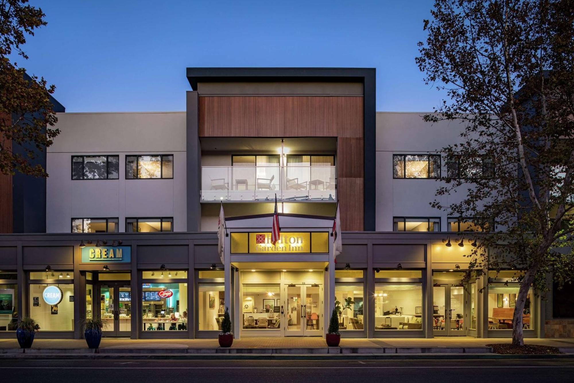 Hilton Garden Inn Davis Downtown Exterior photo